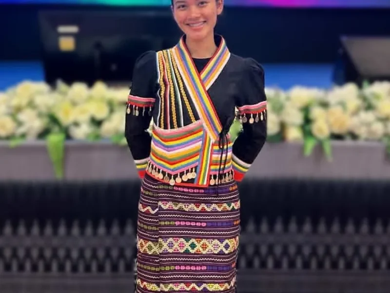 Lao woman in traditional clothing, illustrating a language and cultural experience in Laos.